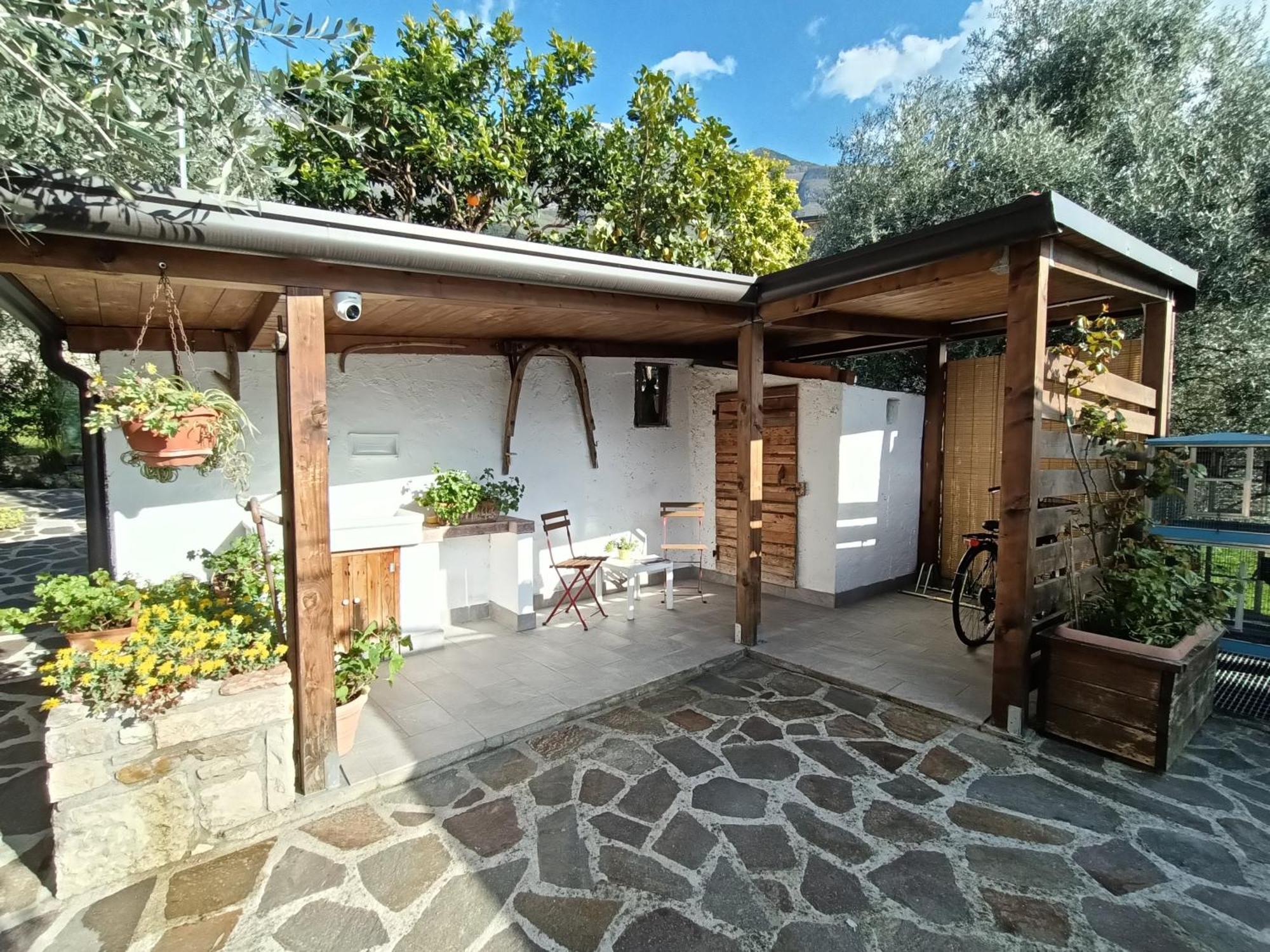 Appartamenti Casa Nina, Lago,Montagne, Uliveti Brenzone sul Garda Exterior photo